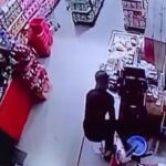 Polisi Tembak Maling Penggasak Swalayan, Terekam CCTV