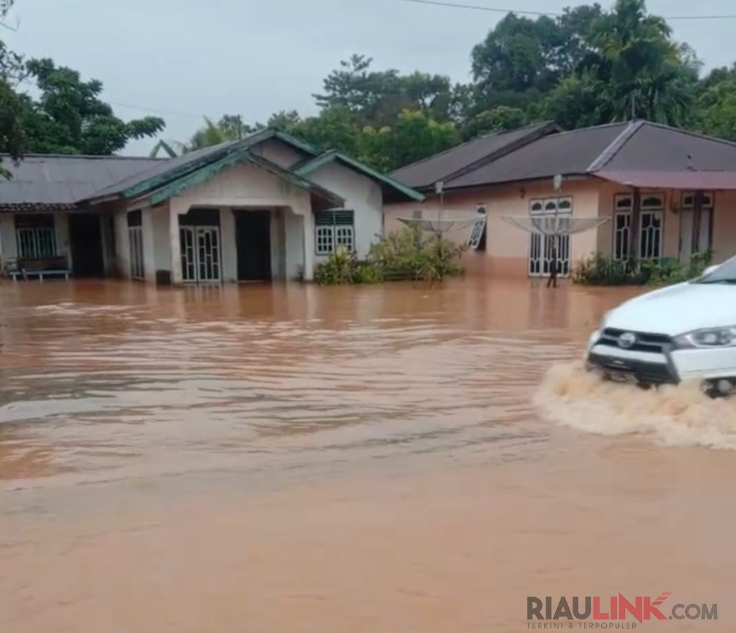 Wilayah Inhu Riau Dikepung Banjir, Rumah Warga Tenggelam