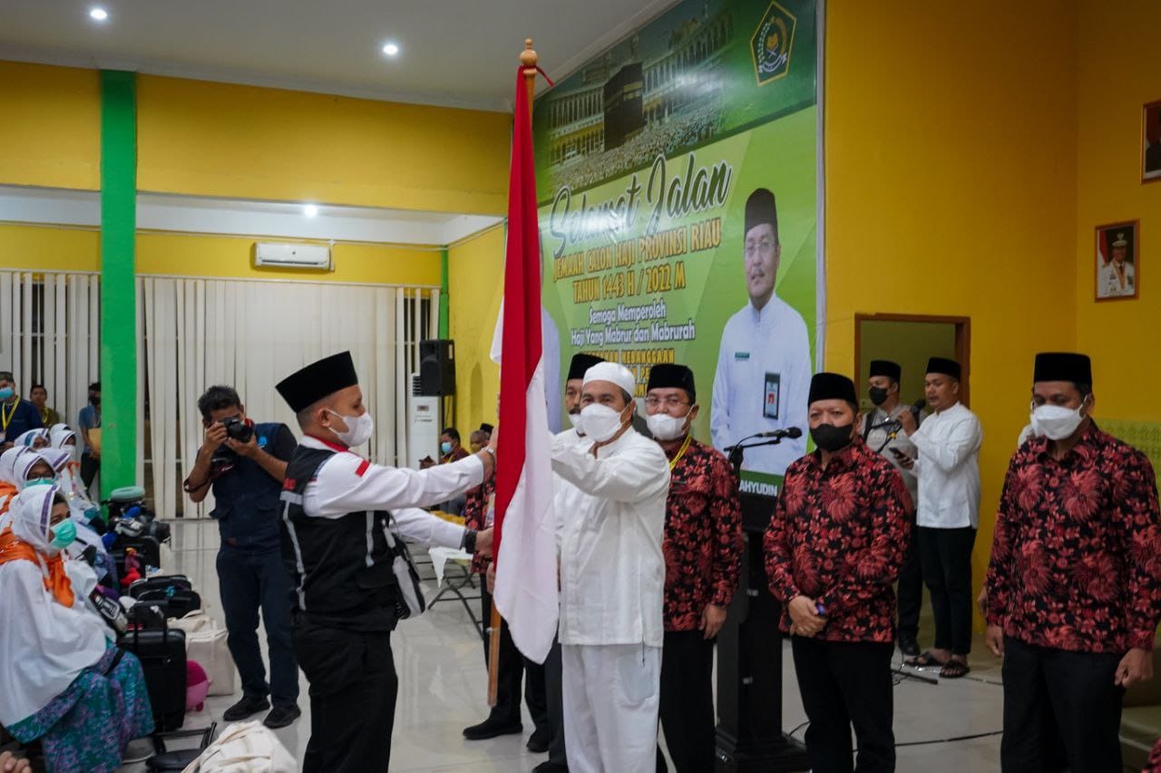 Gubernur Riau Lepas Kloter I Jemaah Haji di EHA Pekanbaru