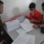 Anggi saat diperiksa di Kejari Pekanbaru