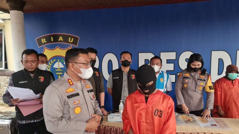 Pencuri besi tower SUTT PLN Dumai ditangkap. F :. IST