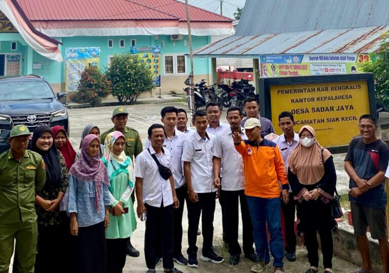 Wabup Bengkalis saat berkunjung di Desa Sadar Jaya, Siak Kecil, Bengkalis