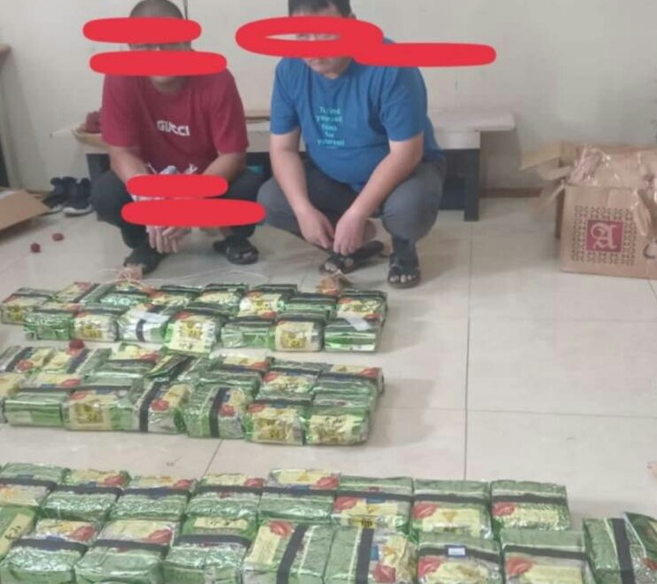 Foto diduga oknum polisi dengan BB 50 Kg sabu yang ditangkap di parkiran hotel Dumai.