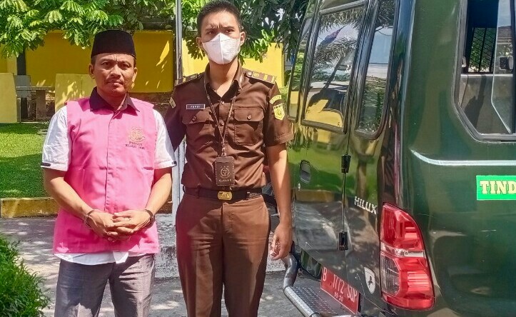 Afrizal saat berada di kantor Kejari Inhu. F :. IST