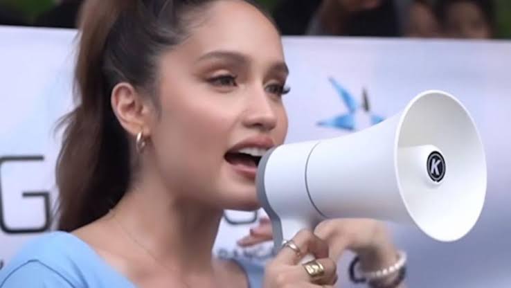 Cinta Laura. F :. DETIKCOM