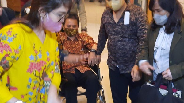 Roy Suryo usai menjalani pemeriksaan kasus meme stupa. F. :. IST