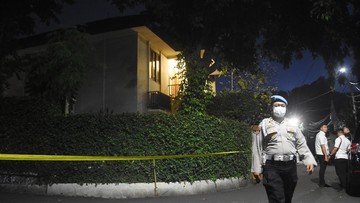 Polisi berjaga fi rumah dinas Ferdy Sambo