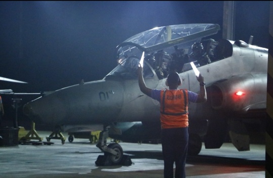 Duh! Pesawat TNI-AU Pecah Ban di Lanud Pekanbaru