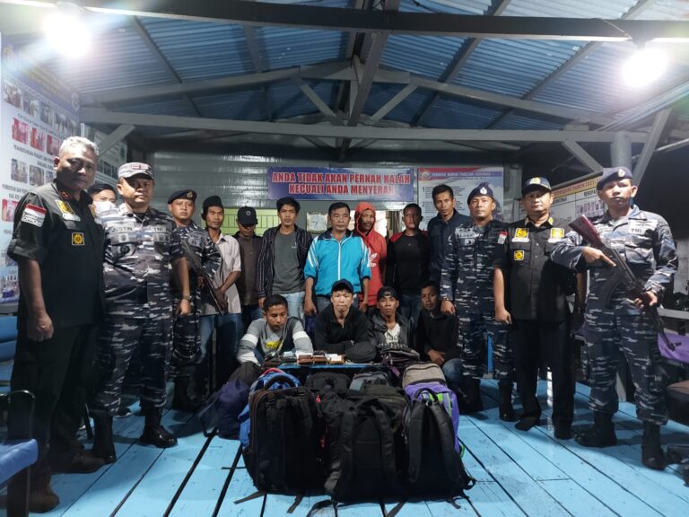 Calon PMI ilegal yang diamankan di perairan Kepulauan Meranti, Riau. F. : RIAULINK