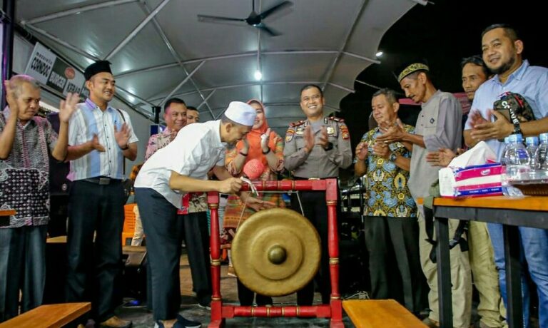 Wako Dumai meresmikan pasar kuliner Jayamukti. F. :. HMS