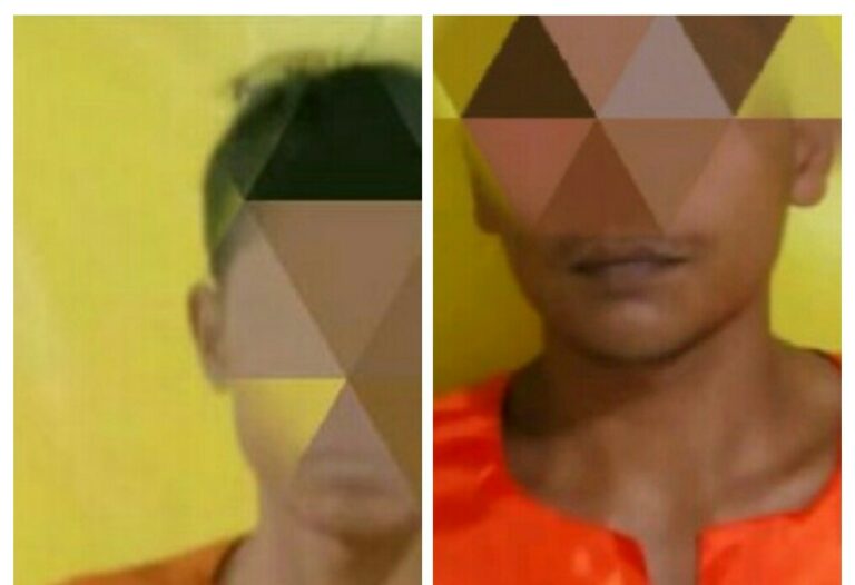 Kedua tersangka judi yang ditangkap polisi Dumai. F. :. HMSPOL