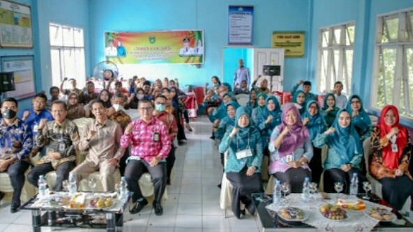 Penilaian Tim DPMDKPS Provinsi Riau di Kelurahan Bukit Timah. F : HMS
