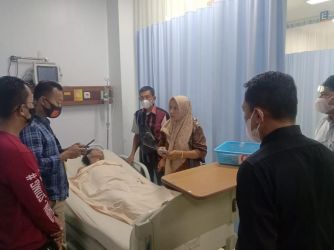 Korban dirawat di rumah sakit. F. :. CAKAPLAH.COM