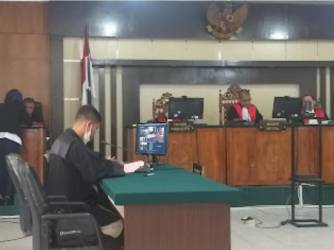 JPU Kejari Dumai Antonius membaca tuntutan perkara korupsi dana zakat di Pengadilan Tipikor PN Pekanbaru. F : CAKAPLAH.COM
