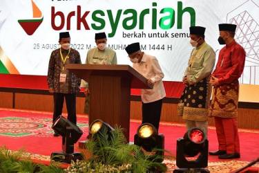 Wapress Maaruf launching Bank Riau Kepri Syariah. F : CAKAPLAH.COM