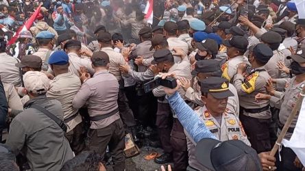 Eksekusi lahan di Siak ricuh...F. :. CAKAPLAH.COM