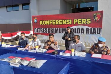 Press release di Polda Riau. F : CAKAPLAH.COM