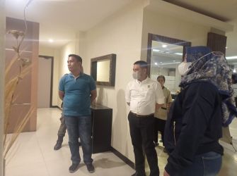 Satpol-PP menggerebek dua hotel kelas melati di Pekanbaru. F. :. CAKAPLAH.COM