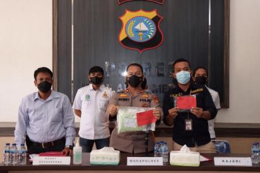 Polres Meranti ekspos perkara kepemilikan 4000 butir pil ekstasi. F : CAKAPLAH.COM