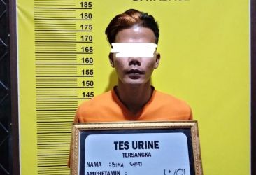 Tersangka pencabulan dan penyebaran video asusila di Rohil. F. :. CAKAPLAH.COM