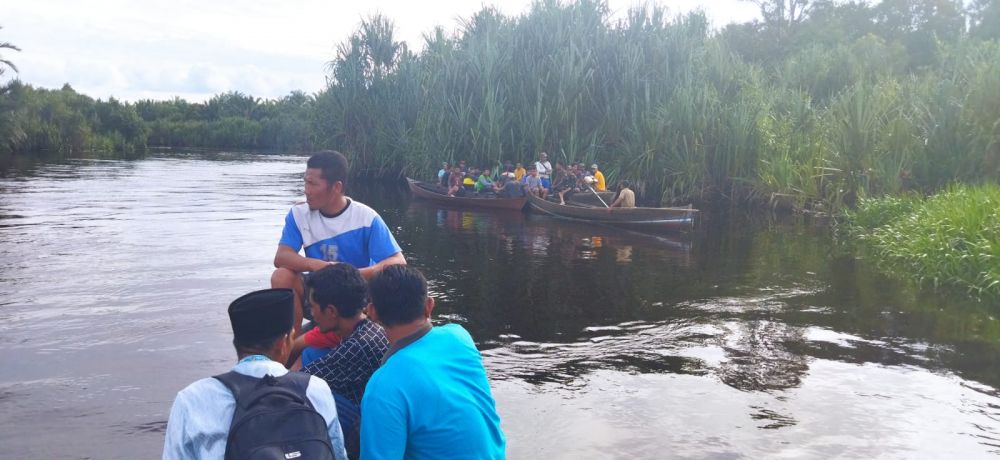 Tim SAR saat mencari korban di Sungai Siak Kecil Bengkalis. F : RIAULINK