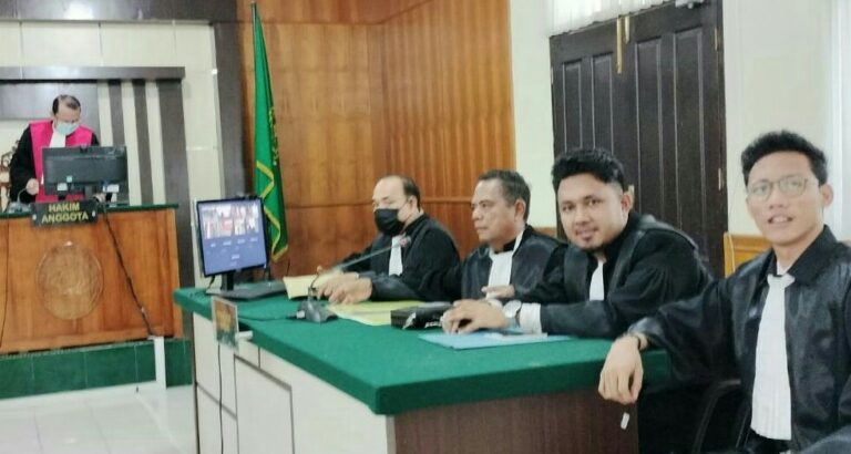 Tim PH terdakwa Sukarto saat sidang pembacaan eksepsi di Pengadilan Tipikor Pekanbaru. F : DETAK24.COM