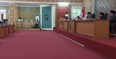 Penyerahan KUA-PPAS 2023 Pemkab Pelalawan di DPRD DI setempat. F : CAKAPLAH.COM