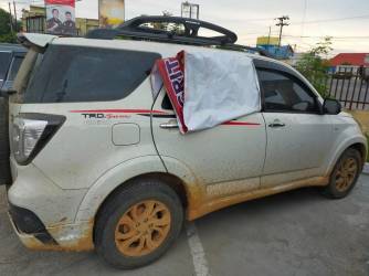 Kaca mobil korban dipecahkan maling. F: CAKAPLAH