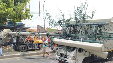 Kecelakaan truk maut di Bekas. F : CNN