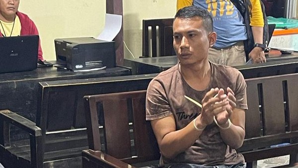Tersangka ditangkap polisi. F : DETIKCOM