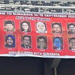 Ada Spanduk DPRD di Pintu Masuk Stadion GBT Surabaya, Suporter: Menjijikkan!