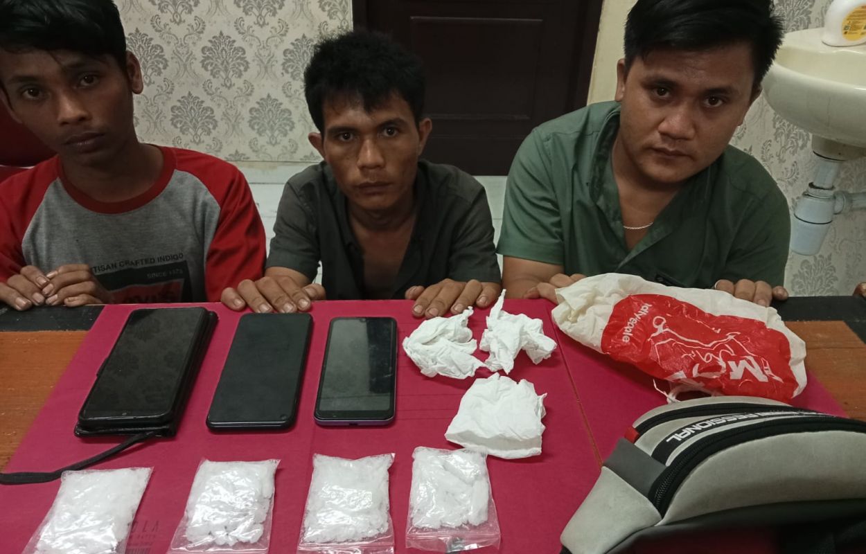 Gawat! Pengedar Ini ‘Dagang’ Sabu di Wisma Dayani Kandis – Siak