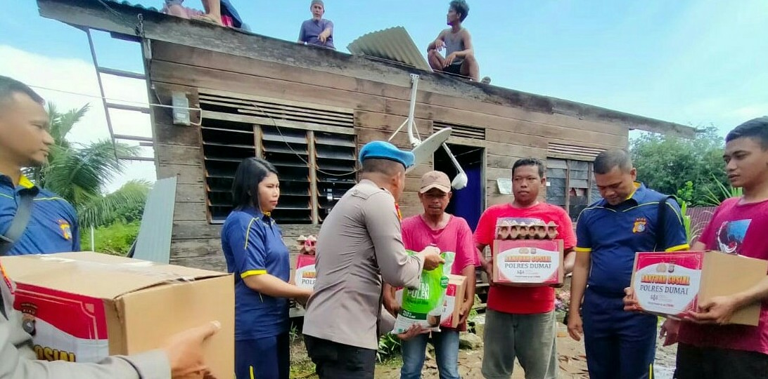 Puting Beliung Terjang Pelintung Dumai, Dua Rumah Warga Rusak Parah