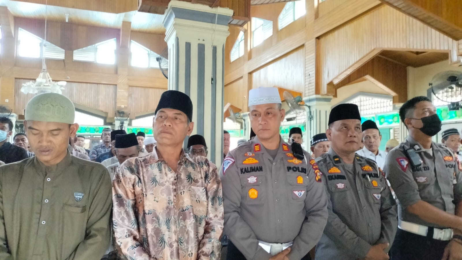 Kasat Lantas Polres Bengkalis Bersama Jamaah Masjid Jannatul Ma’wa Gelar Sholat Gaib dan Doakan Korban Gempa Cianjur 