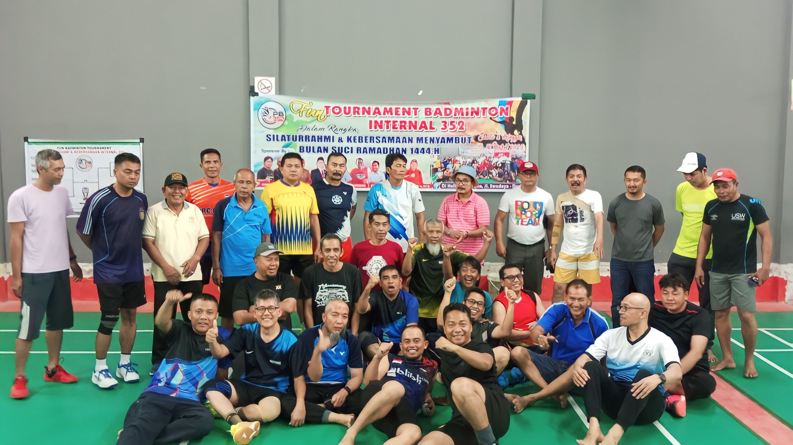 SAMBUT Ramadhan 1444 H, PB 352 Gelar Fun Turnamen Internal Badminton 