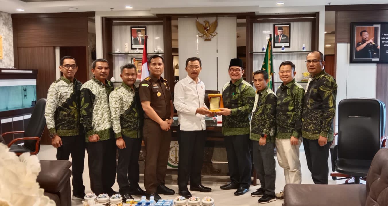 SINERGITAS Tegakkan Hukum, Kajati Riau Terima Audiensi IKA BBS