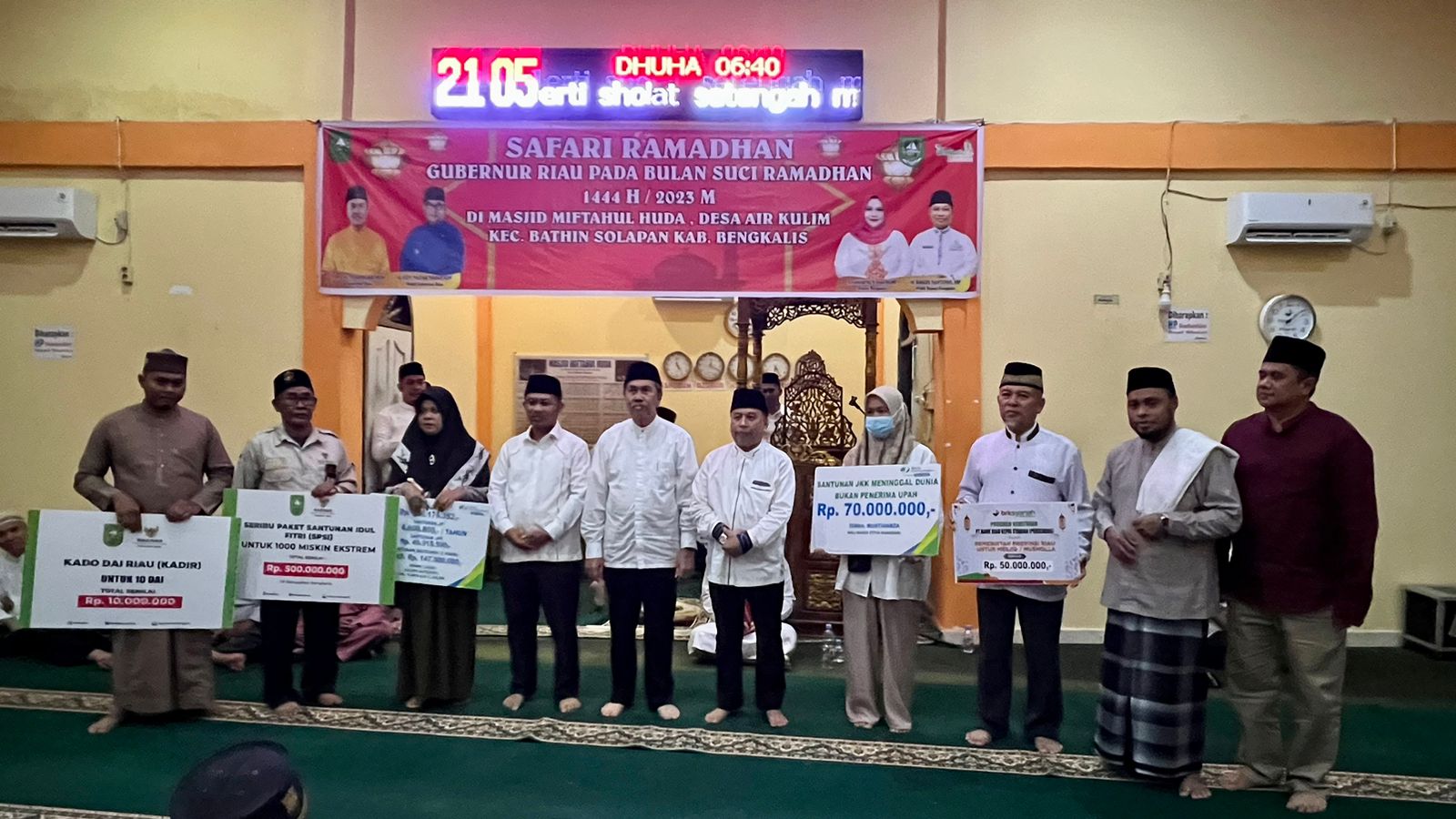 BPJAMSOSTEK Duri Serahkan Santunan JKK saat Safari Ramadan Gubri di Bathin Solapan 