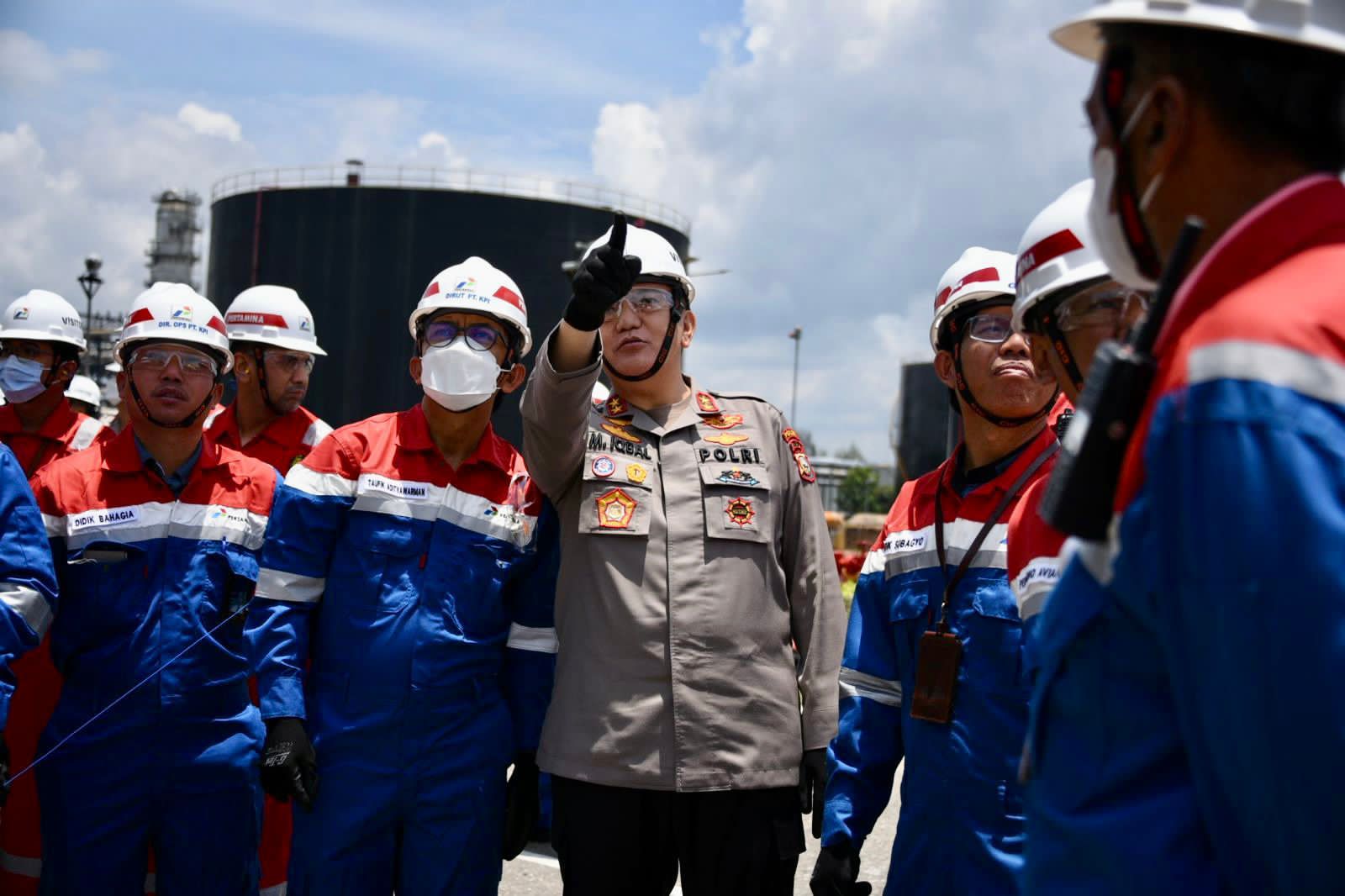 TINJAU Lokasi Ledakan Kilang Pertamina, Kapolda Riau: Tim Lakukan Investigasi, Stok BBM Masyarakat Aman