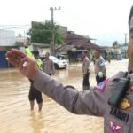 WARNING! Jalur Kiliran Jao Sumbar-Kuansing Terendam Banjir dan Macet