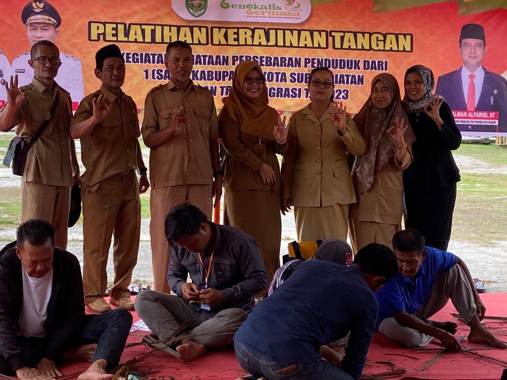 DISNAKERTRANS Bengkalis Taja Pelatihan Life Skill dan Pembuatan Kue di Rupat