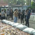 BC Tembilahan Musnahkan 4.398.200 Batang Rokok Ilegal, 480 Kaleng-886 Botol Miras dan 67 Bal Pakaian Bekas