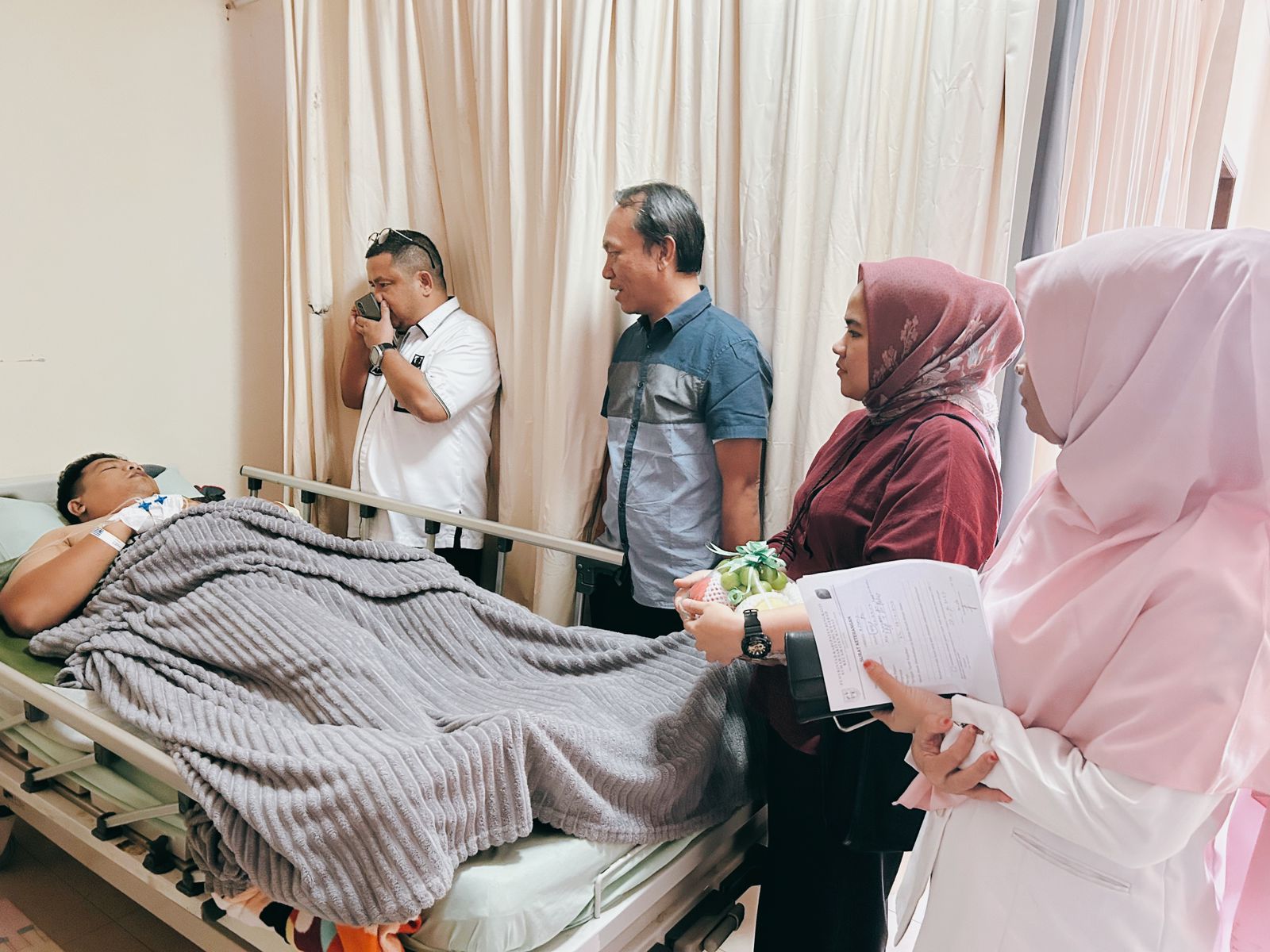 PASTIKAN Dapat Layanan Terbaik, Kepala BPJamsostek Duri Kunjungi Korban Laka Kerja di RSUD Mandau