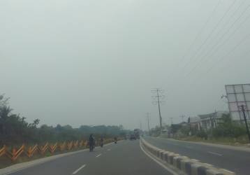 Kabut asap kembali menyelimuti wilayah Pekanbaru akibat asap kiriman, Selasa (17/10/23). F : CAKAPLAH