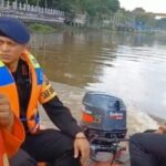 Tim SAR mencari bocah tenggelam di Sungai Siak Pekanbaru. F : riauterkini