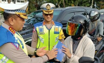 Ditlantas Polda Riau menggelar program BTH. F : YUSRIZAL