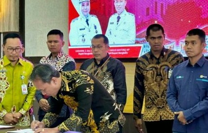 Penekenan MoU BPJS Ketenagakerjaan Duri dengan Pemkab Bengkalis. F : YUSRIZAL