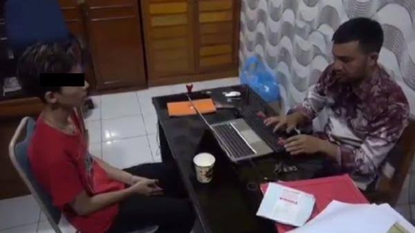 Tersangka video tempel kelamin di Quran diperiksa polisi.F : IST