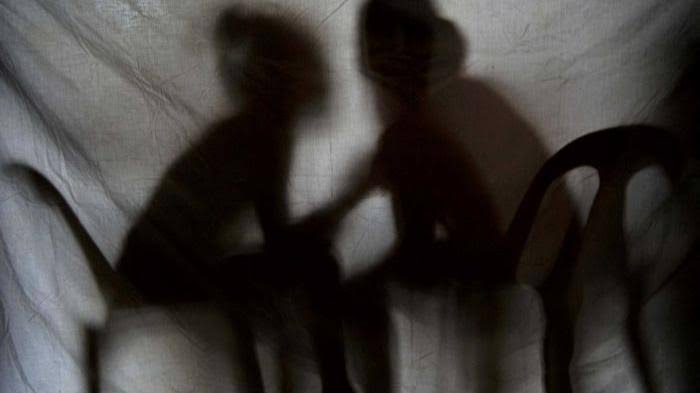 Ilustrasi pasangan bermesum dalam masjid. F : int