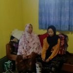 Kajari Pringsewu Ade Indrawan dan Ketua DPRD setempat sambangi siswi kecelakaan. f : ist
