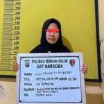 PENANGKAPAN Narkoba Terbaru : Emak Emak Berhijab Jadi Bos Sabu di Sedinginan Rohil